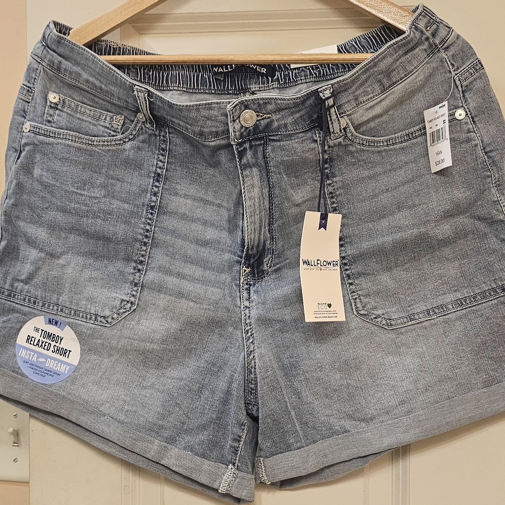 Wallflower Gray Jean Shorts Mid-Thigh Casual
